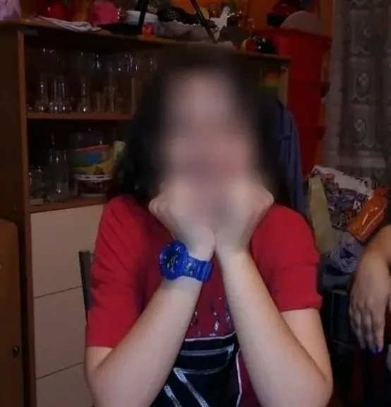 Amira, 25