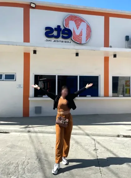 Anna, 25