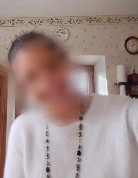 Anne, 37