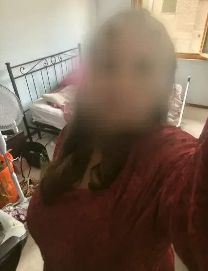 Ella, 32