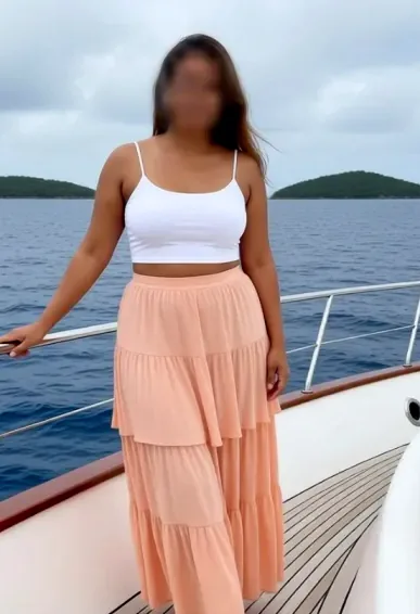 Emilia, 32