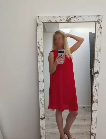 Emma, 30
