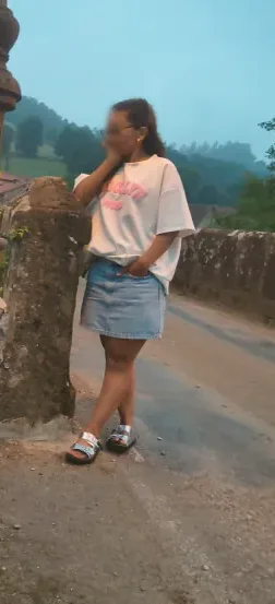 Isabella, 32