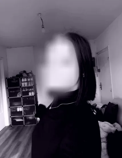 Simone, 18